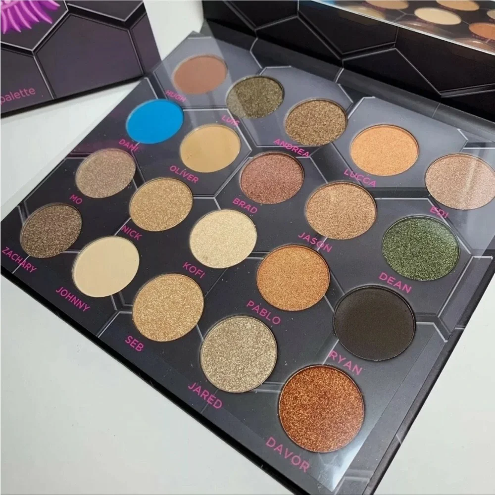 NWT🌸 Babarella 20 pan eyeshadow pallet by Bee Beauty